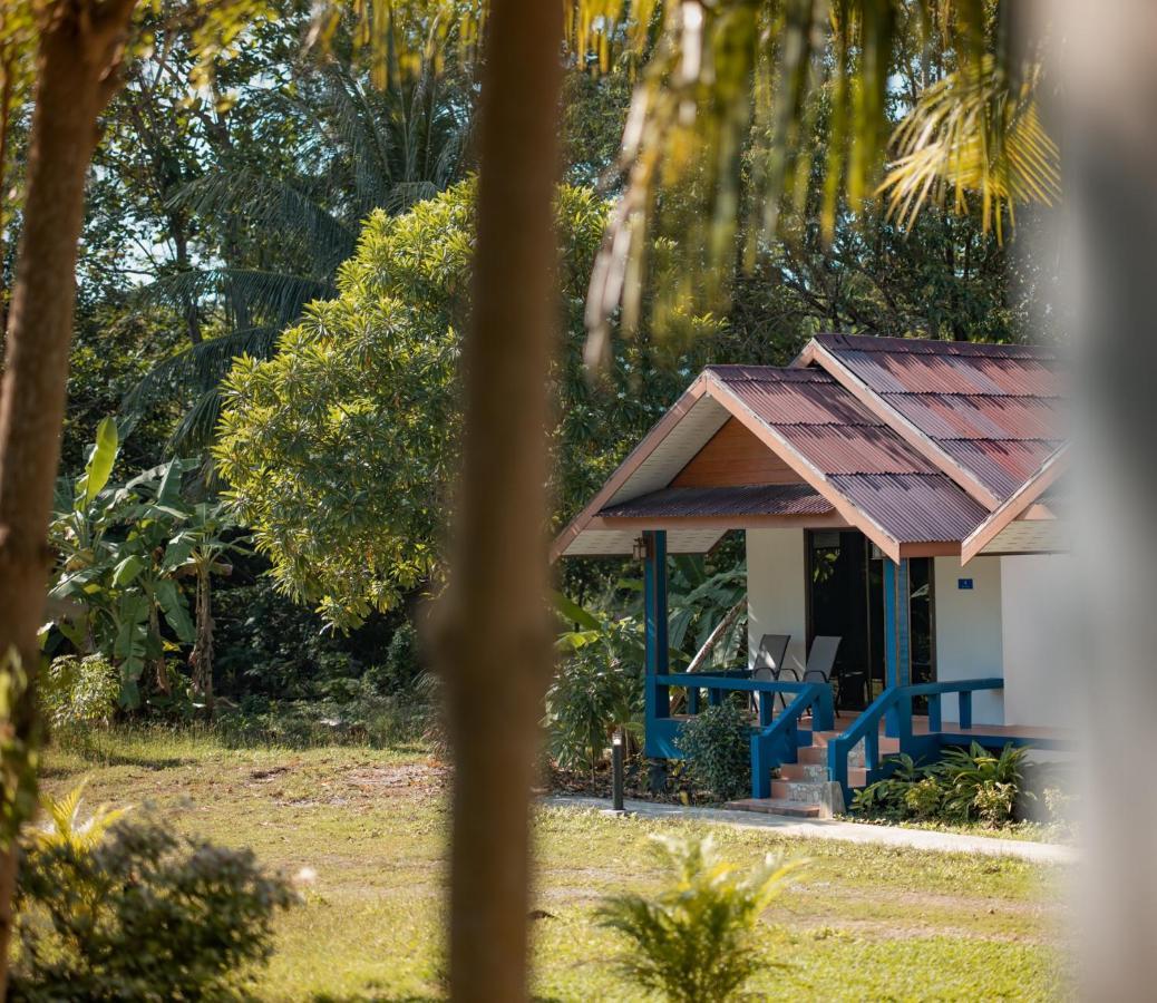 The Blue Gecko Hotel Koh Lanta Exterior photo