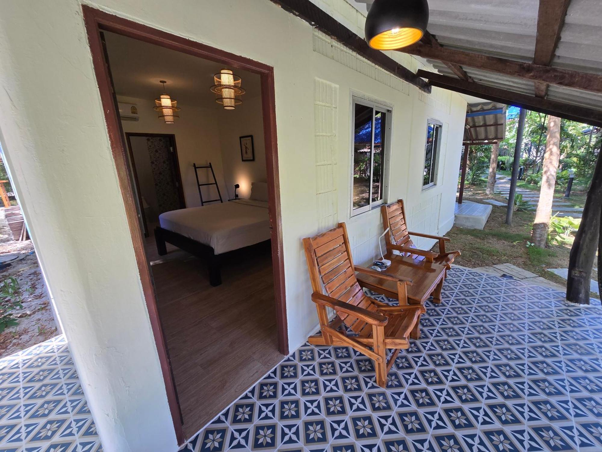 The Blue Gecko Hotel Koh Lanta Exterior photo