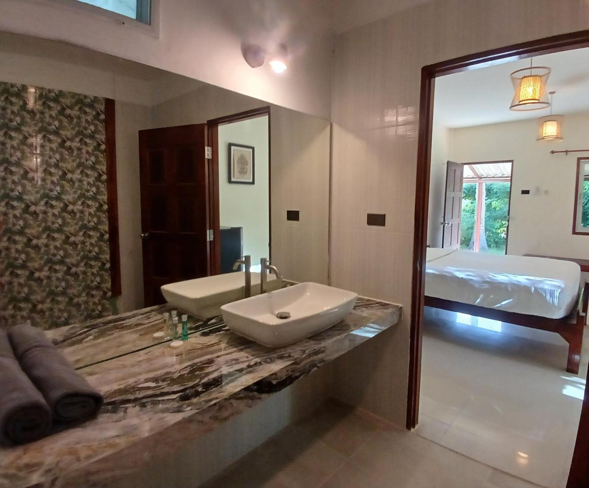 The Blue Gecko Hotel Koh Lanta Exterior photo