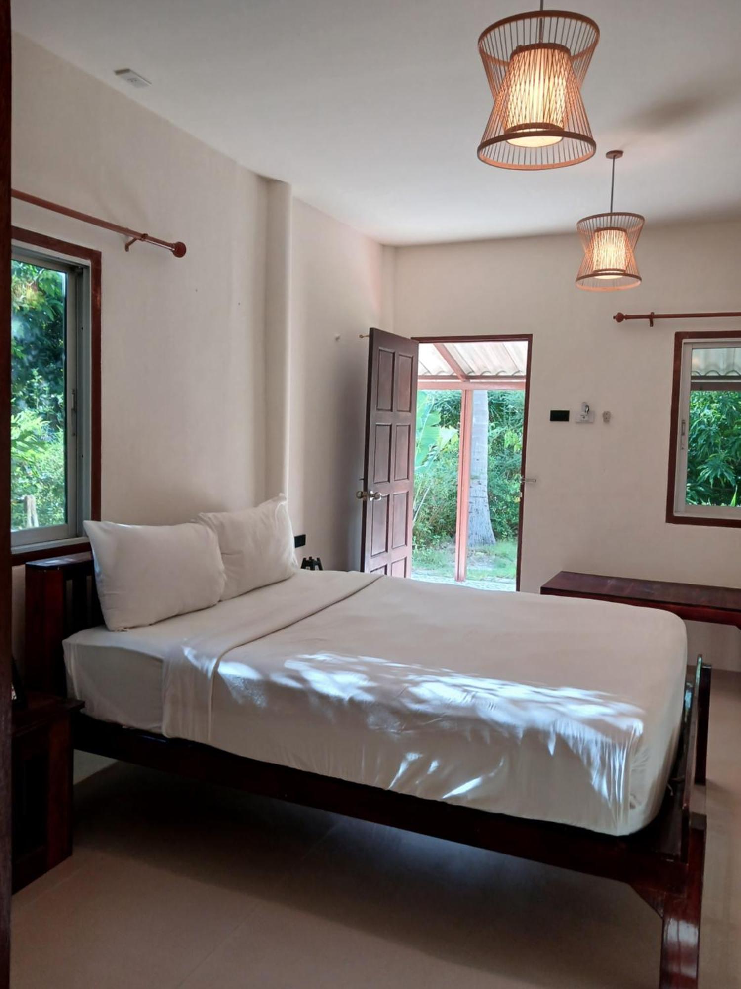 The Blue Gecko Hotel Koh Lanta Exterior photo