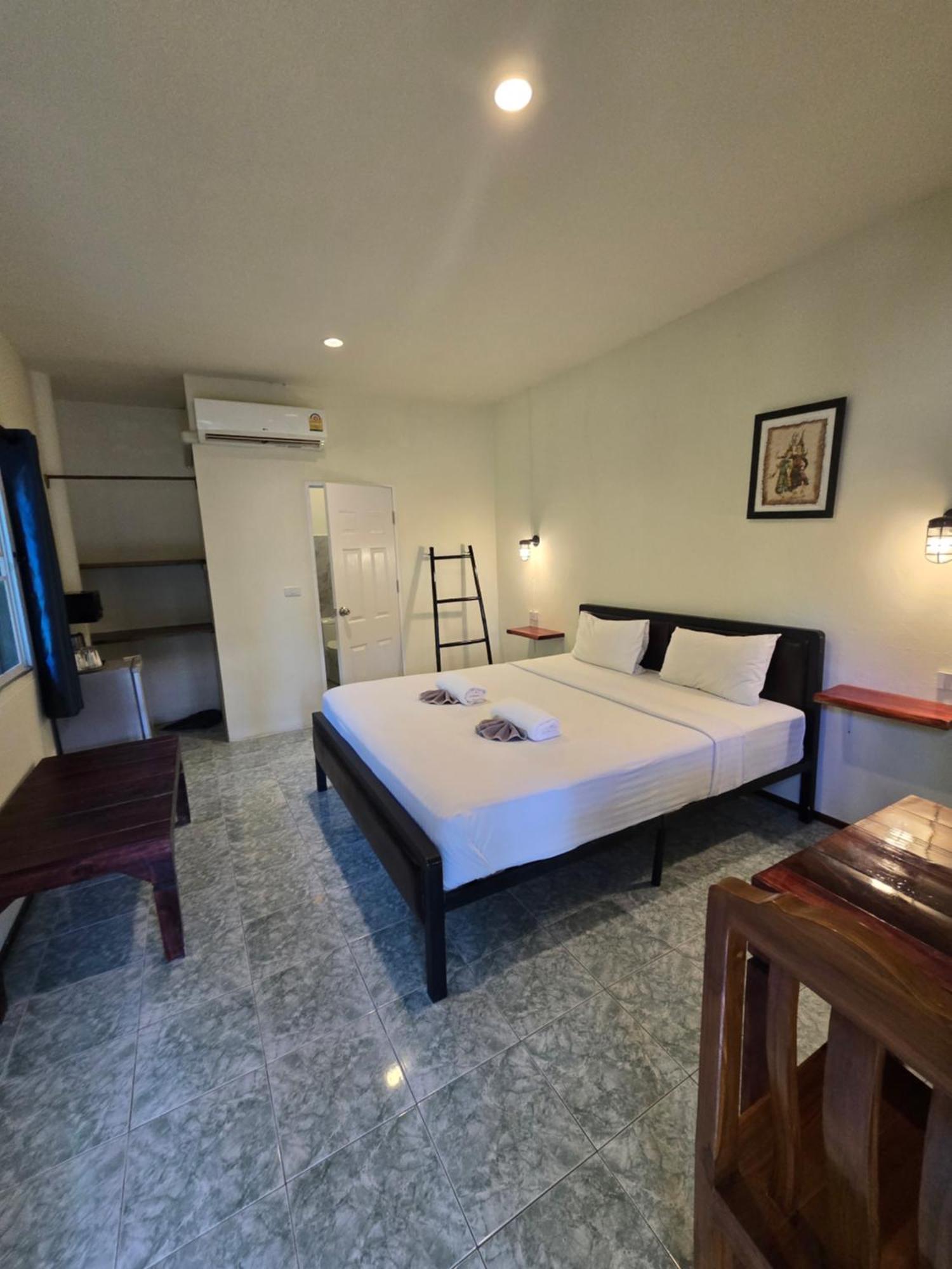 The Blue Gecko Hotel Koh Lanta Exterior photo