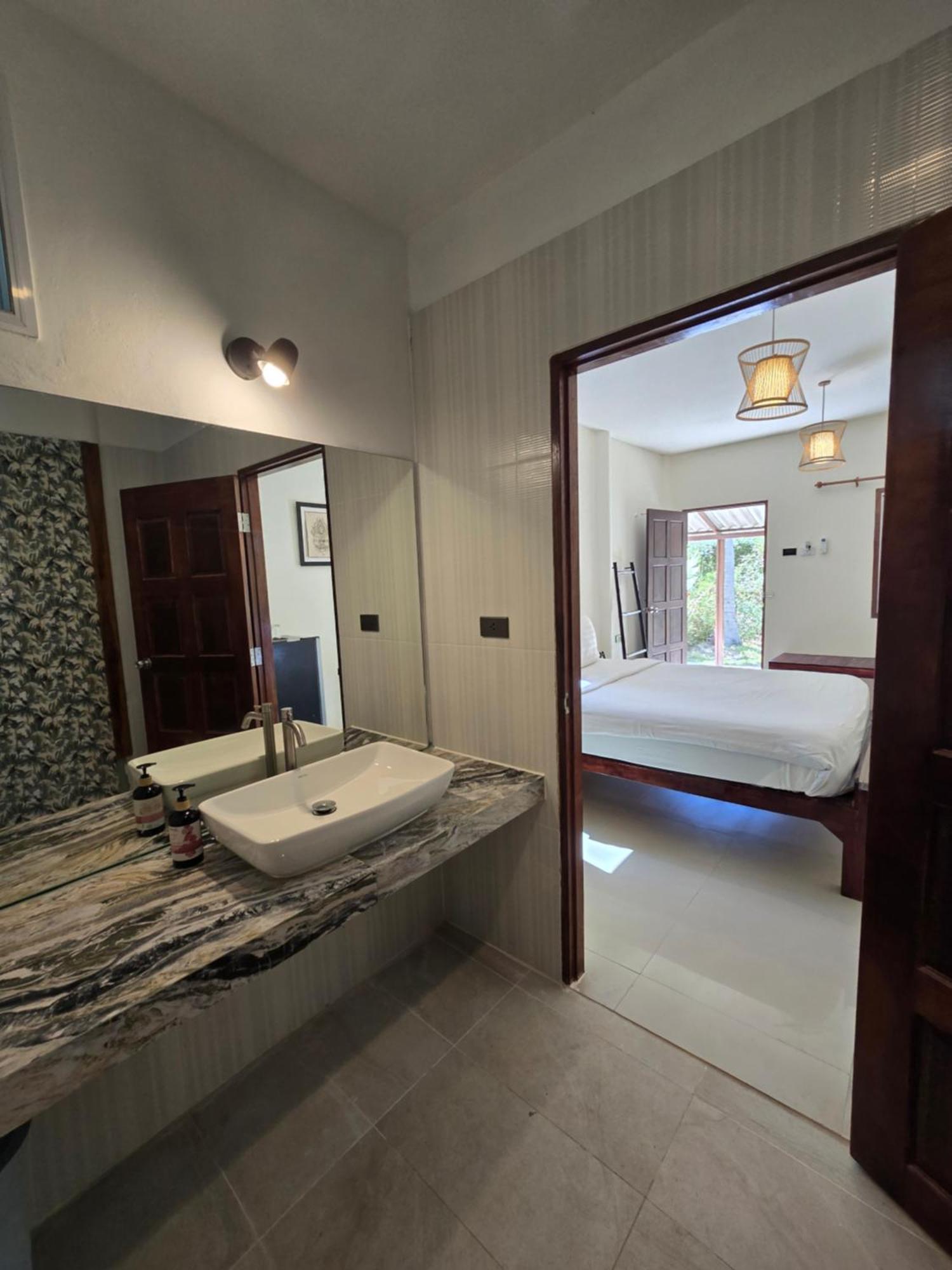 The Blue Gecko Hotel Koh Lanta Exterior photo