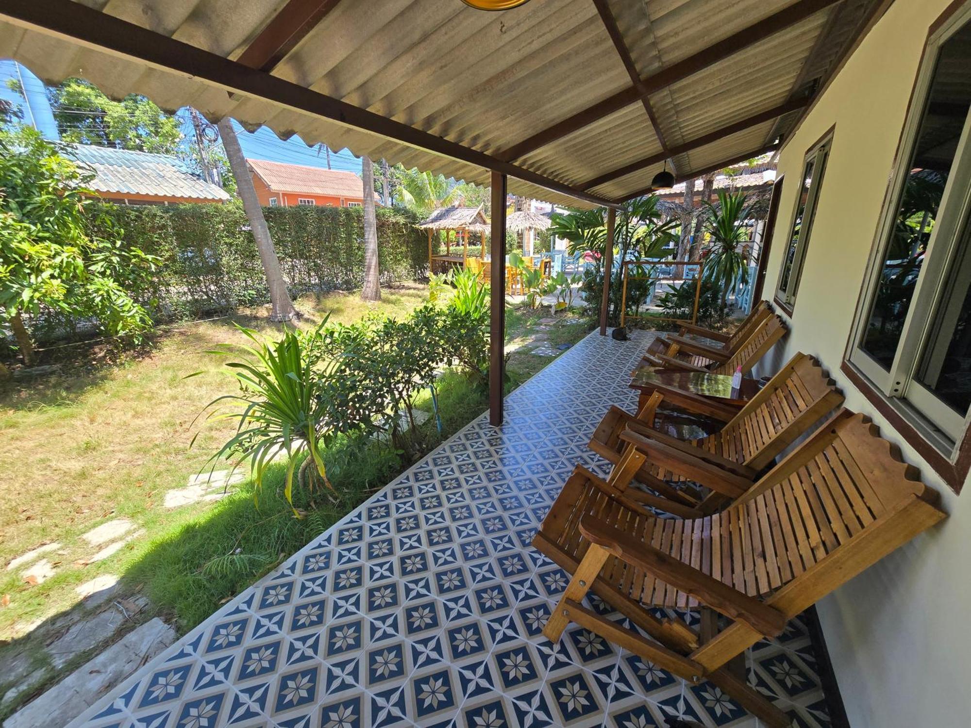 The Blue Gecko Hotel Koh Lanta Exterior photo