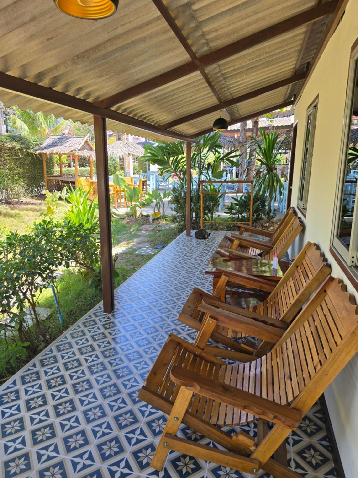 The Blue Gecko Hotel Koh Lanta Exterior photo